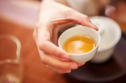 红茶为什么冷却后会变浑浊？